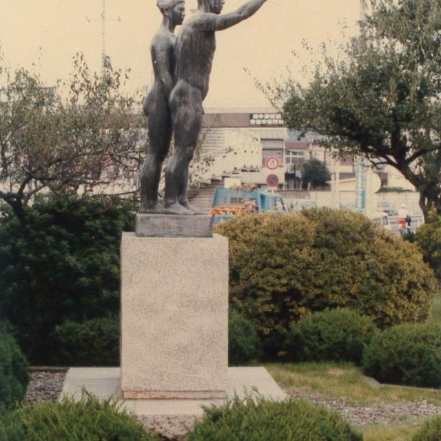 銅像 (墨田区の三原石材様の下請けとして施工)の画像